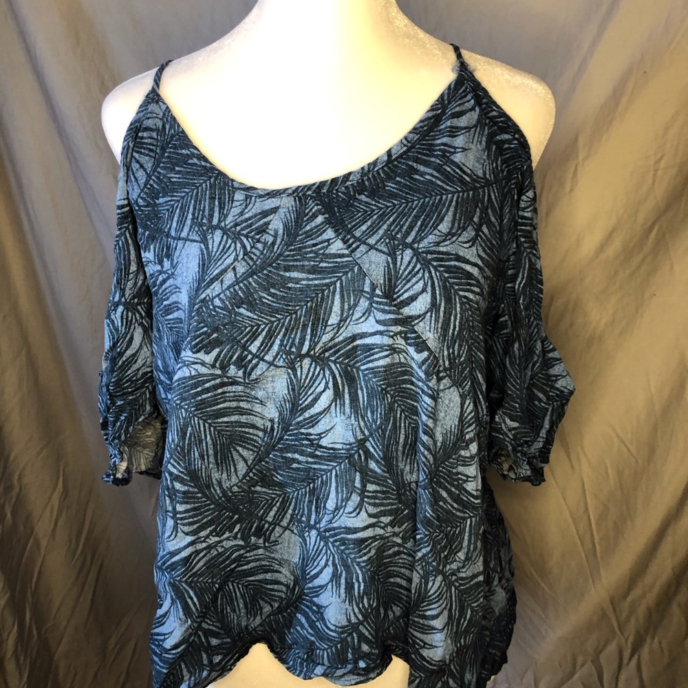 Off the shoulder top! So cute!